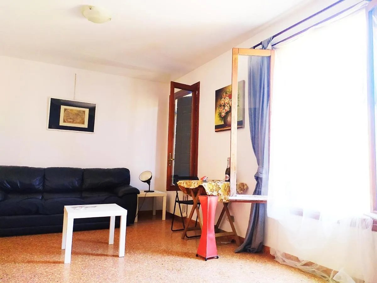 Two Steps From Rialto Otel Venedik